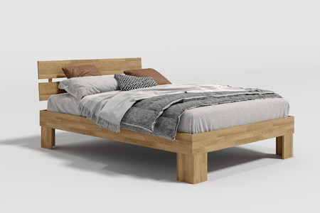 drewniane łóżko z dębowym zagłowiem.webp